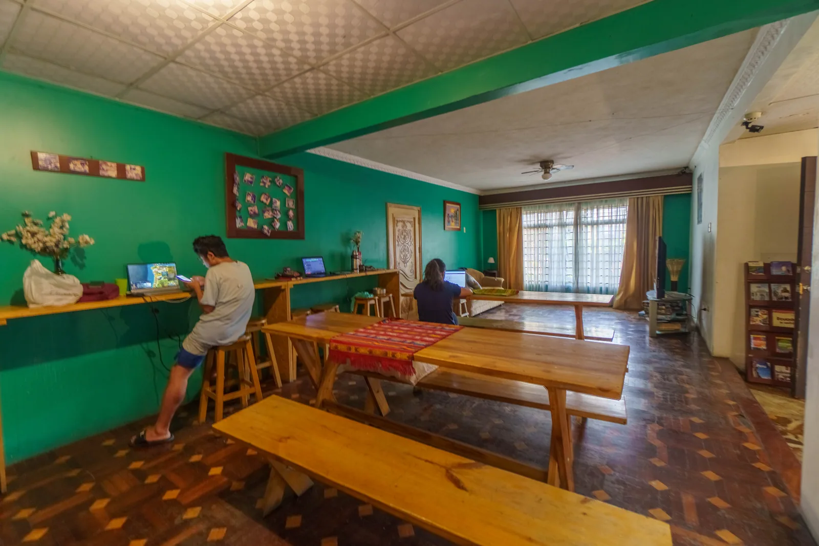 Edificio, hotel, hostal, comercial, en alquiler Urdesa, Balsamos Sur – Foto 1