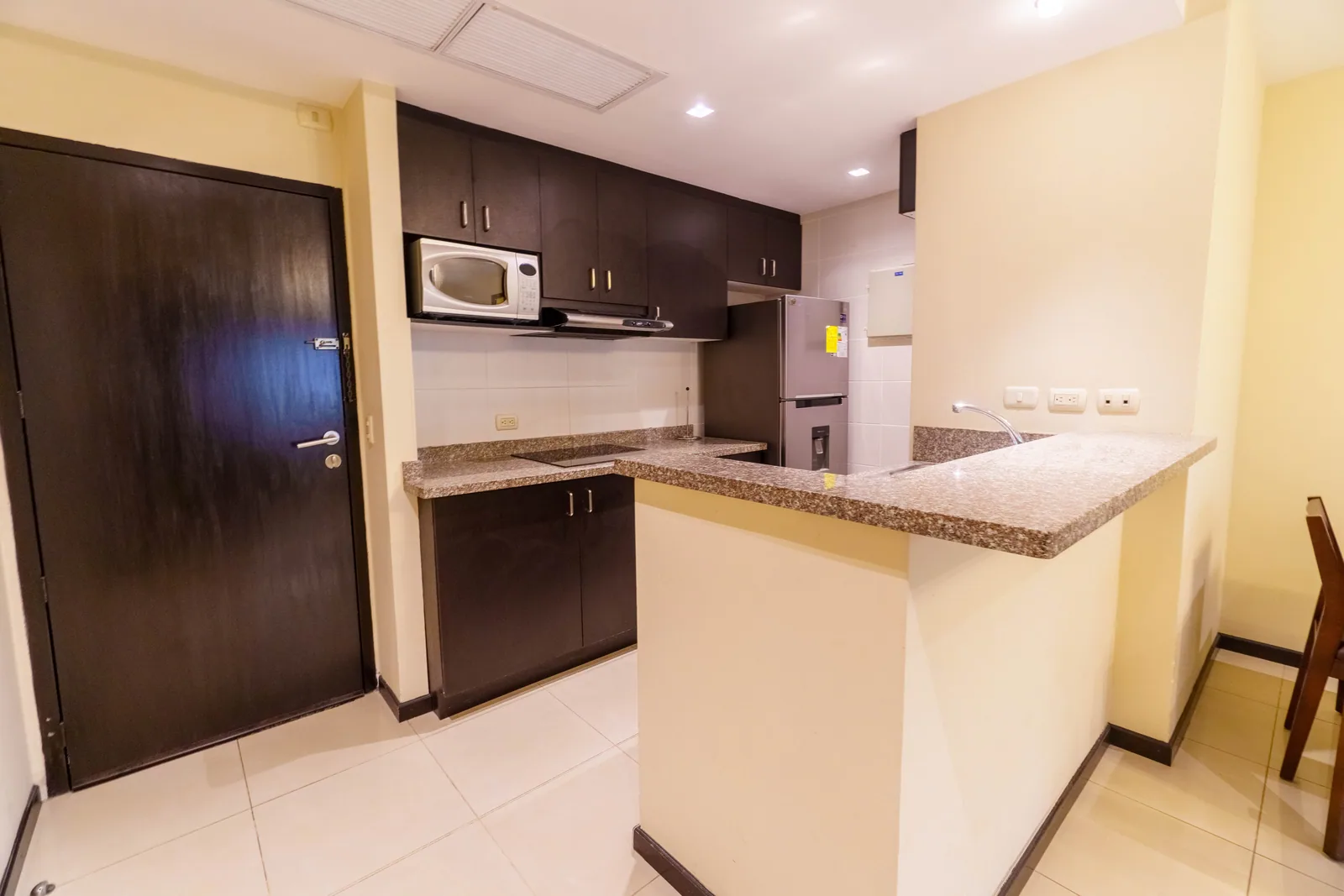 Suite en alquiler ubicado en Torres del Sol II, Norte de Guayaquil.