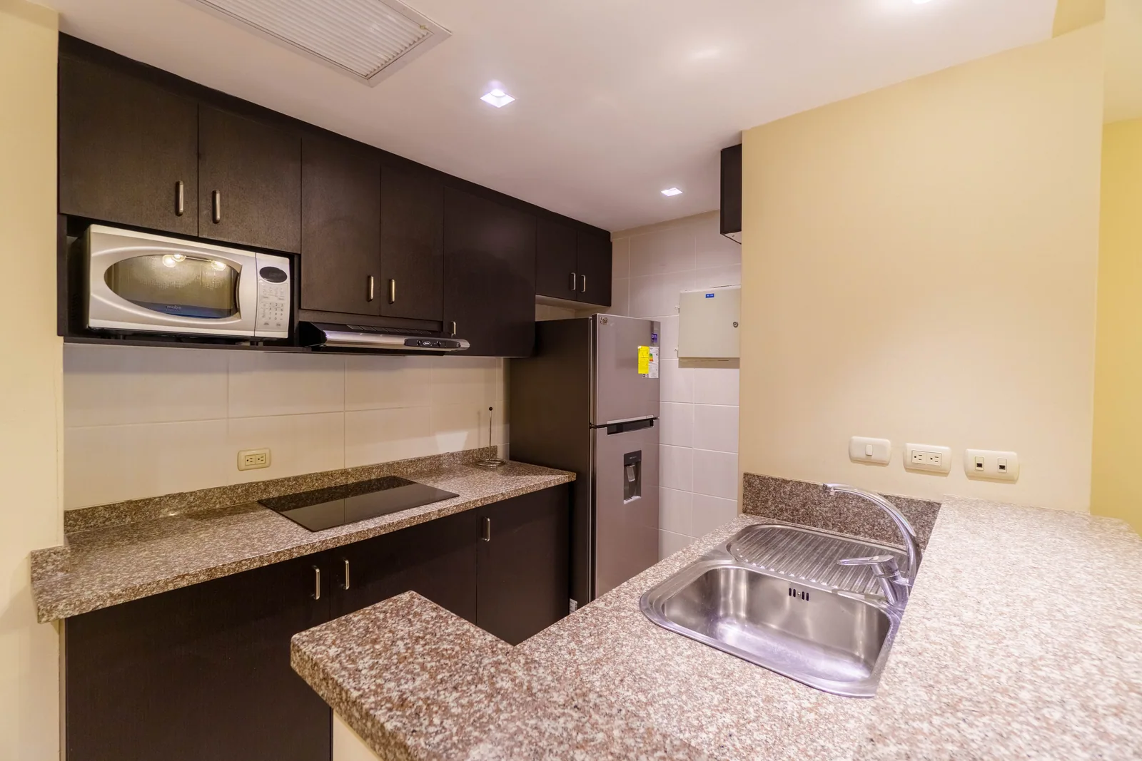 Suite en alquiler ubicado en Torres del Sol II, Norte de Guayaquil. – Foto 4