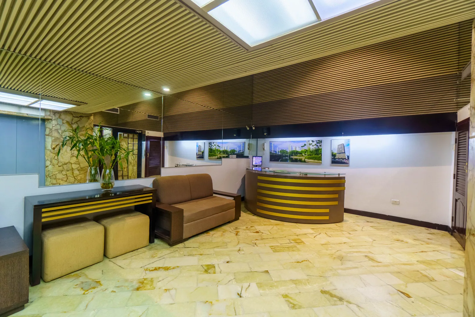 Departamento en alquiler ubicado en Edificio 300, Centro de Guayaquil. – Foto 2