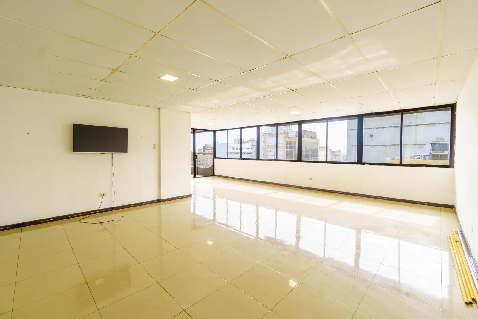 Departamento en alquiler ubicado en Edificio 300, Centro de Guayaquil. – Foto 3