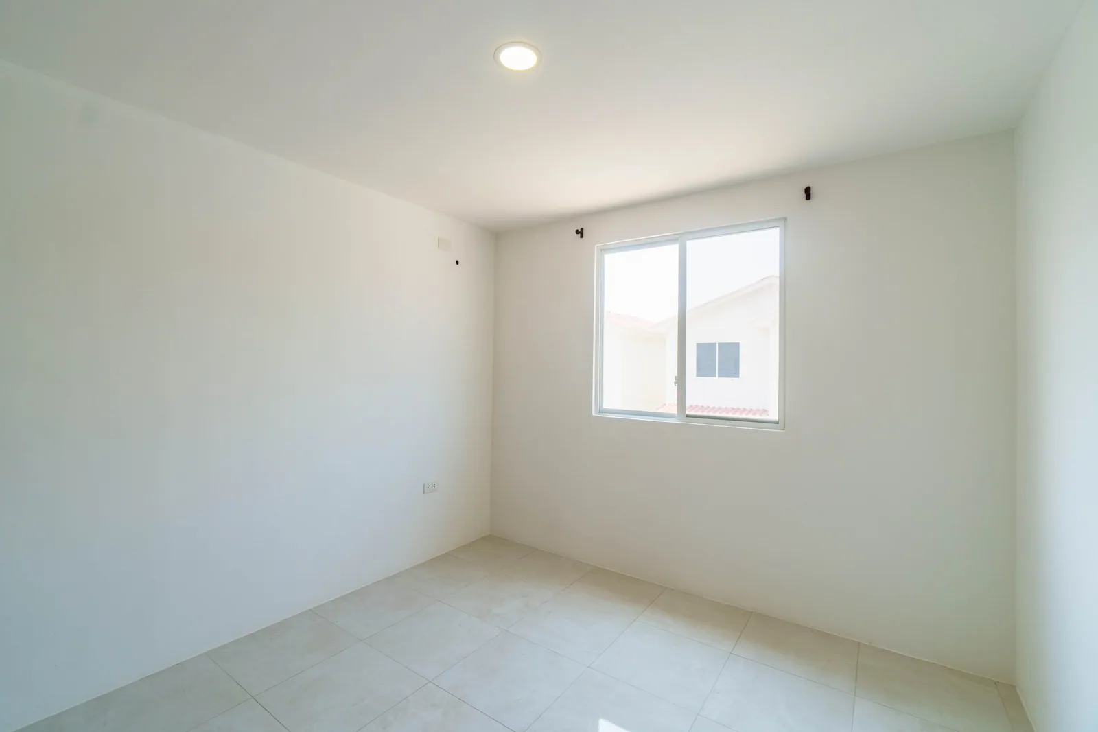Casa en alquiler en Urbanización Casa Laguna, vía La Aurora. – Foto 1