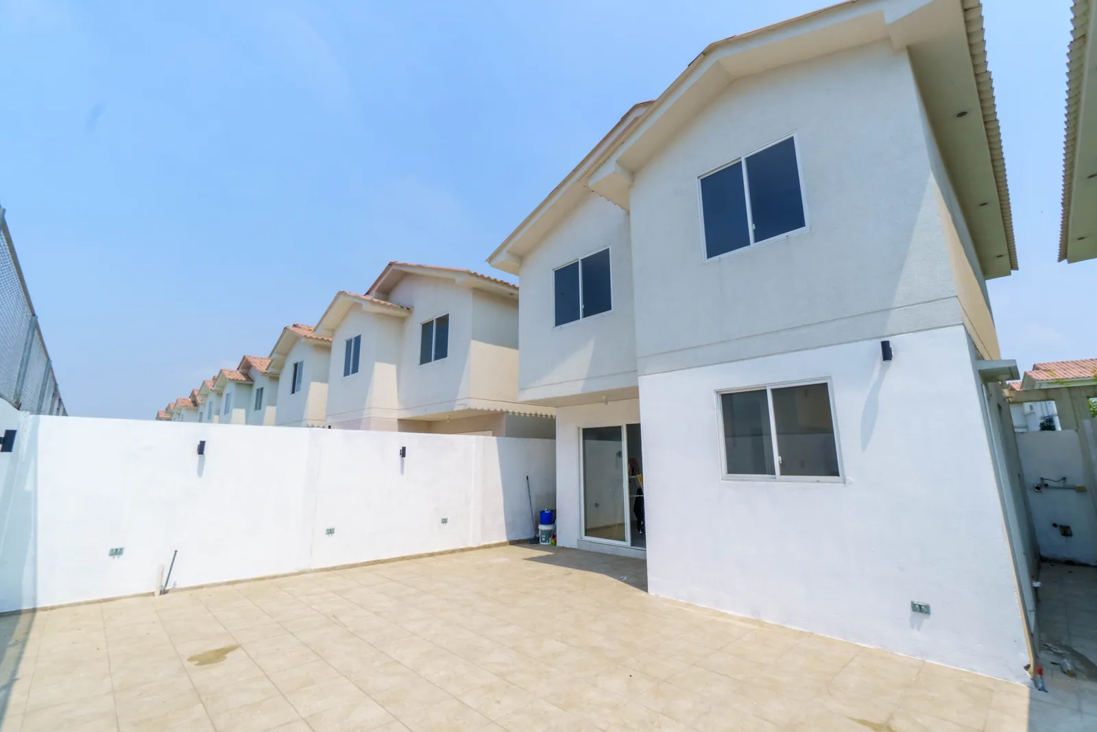 Casa en alquiler en Urbanización Casa Laguna, vía La Aurora. – Foto 4