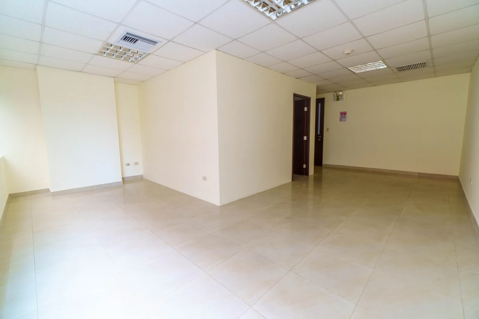 Alquiler de oficina en Samborondón Plaza, Samborondón – Foto 4