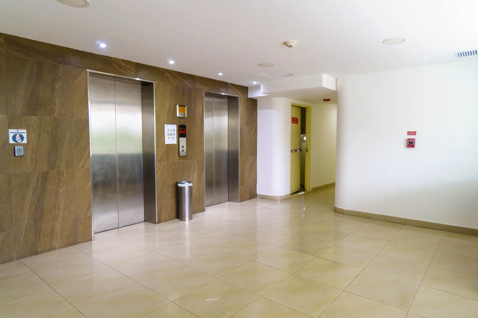 Alquiler de oficina en Samborondón Plaza, Samborondón – Foto 5