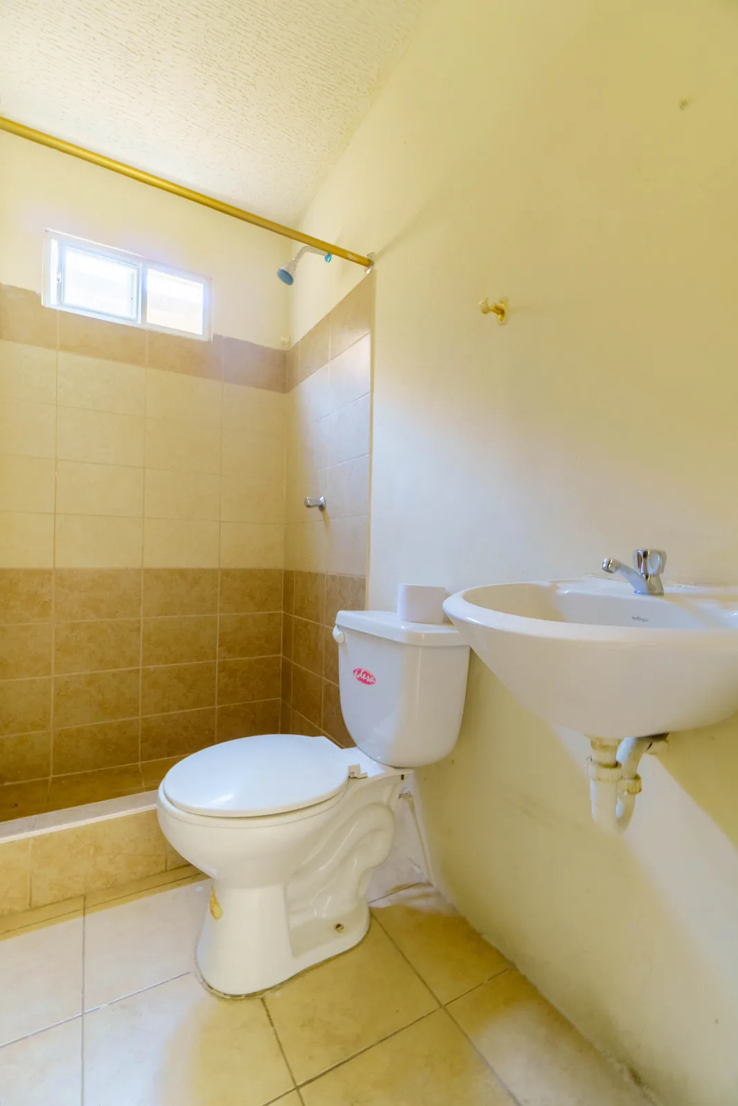 Casa en alquiler ubicada en Villas del Rey Etapa Felipe, Vía Daule – Foto 5