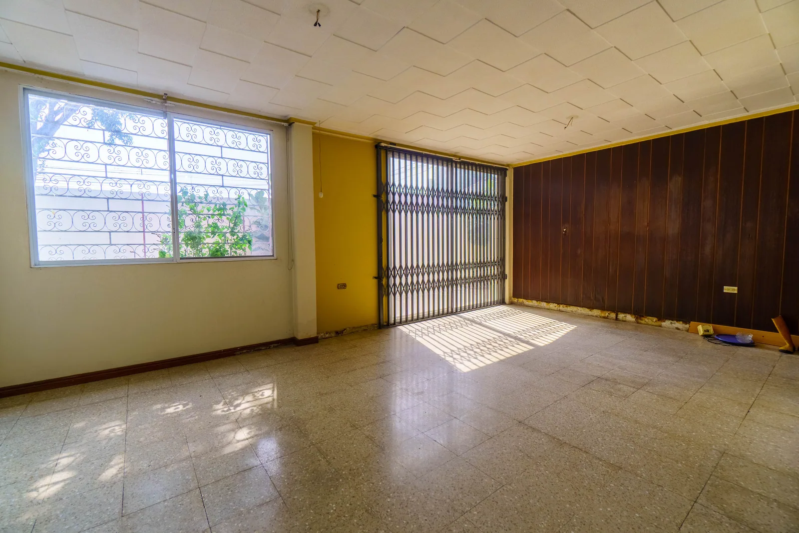 Casa en venta ubicada en Cdla del IESS, Sur de Guayaquil