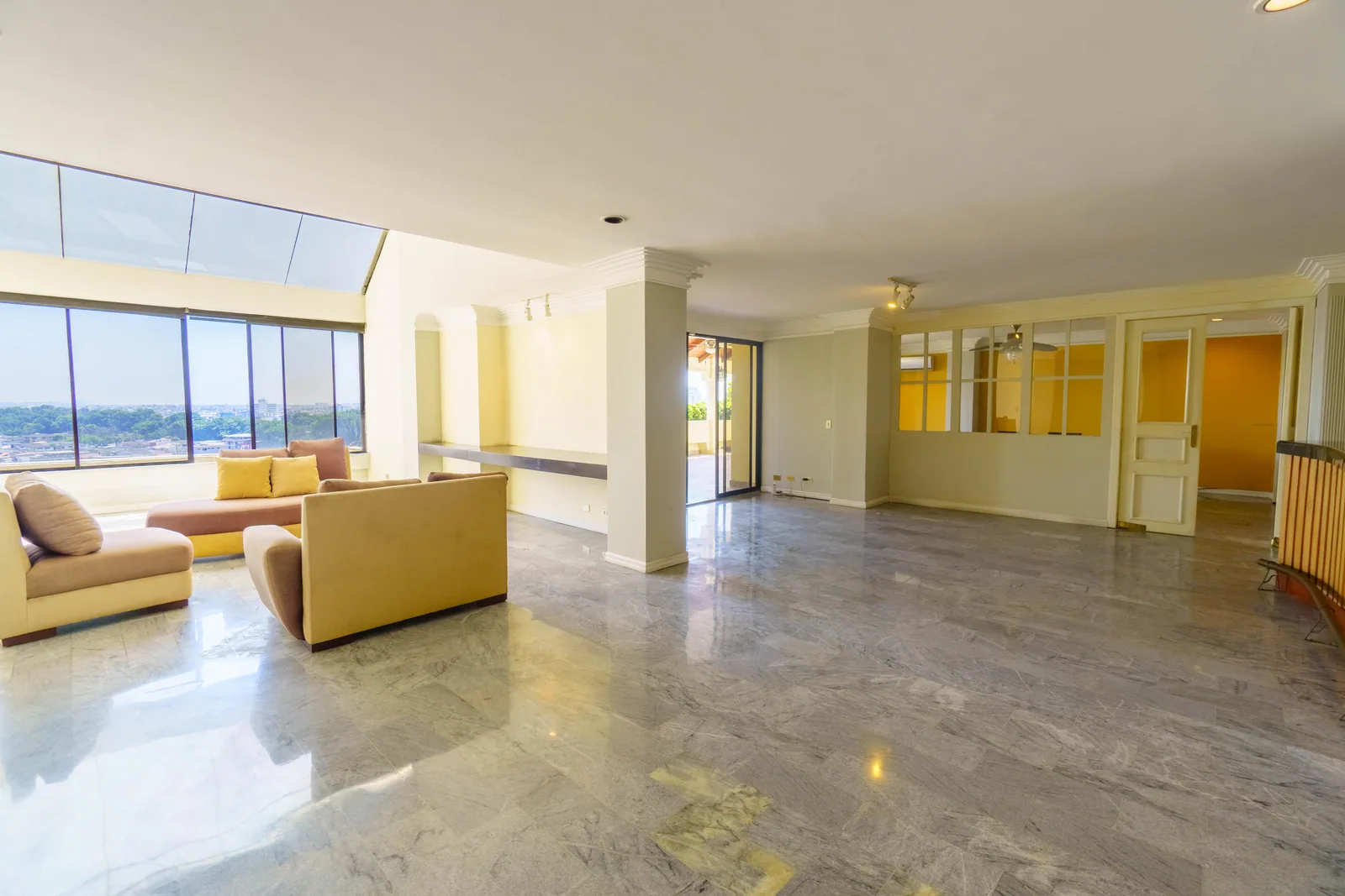 Departamento en venta ubicado en Lomas de Urdesa, Norte de Guayaquil – Foto 1