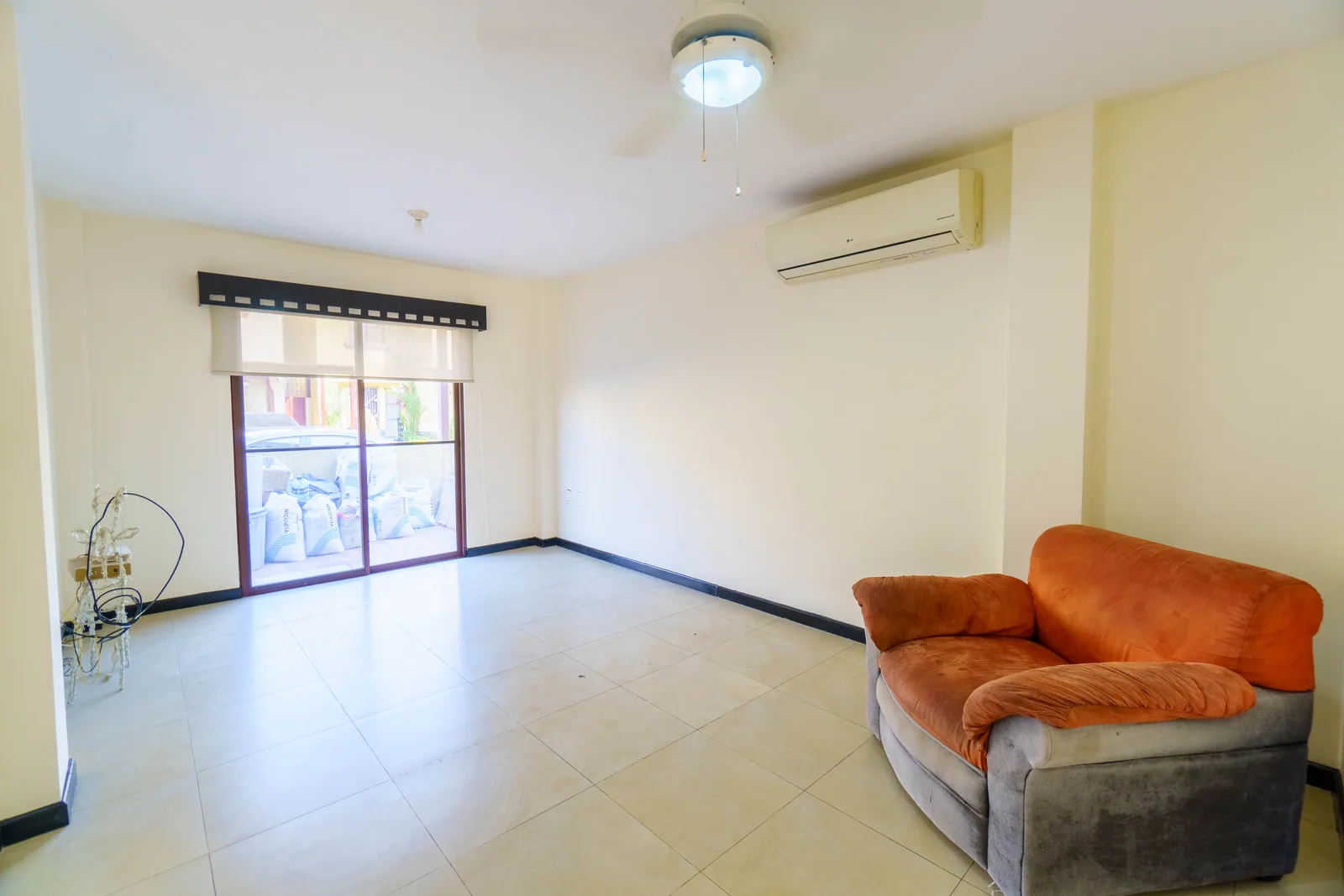 Casa en alquiler ubicada en Urb. La Rioja, La Aurora – Foto 2