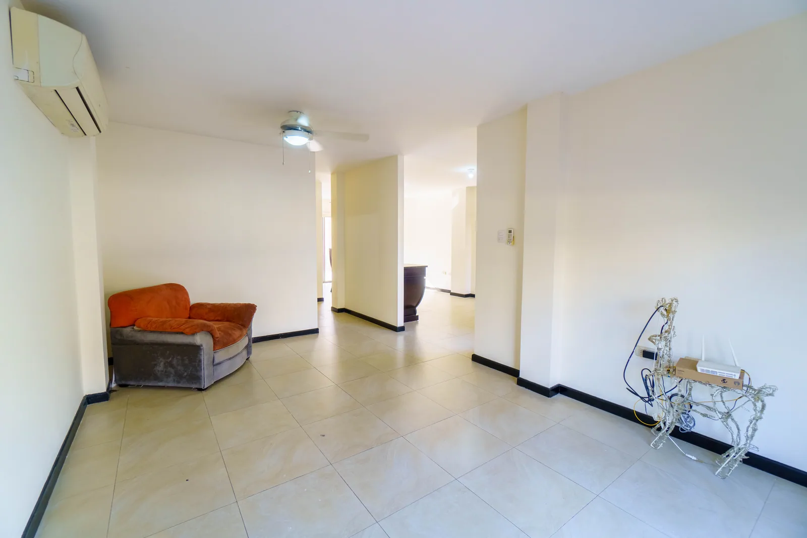 Casa en alquiler ubicada en Urb. La Rioja, La Aurora – Foto 3