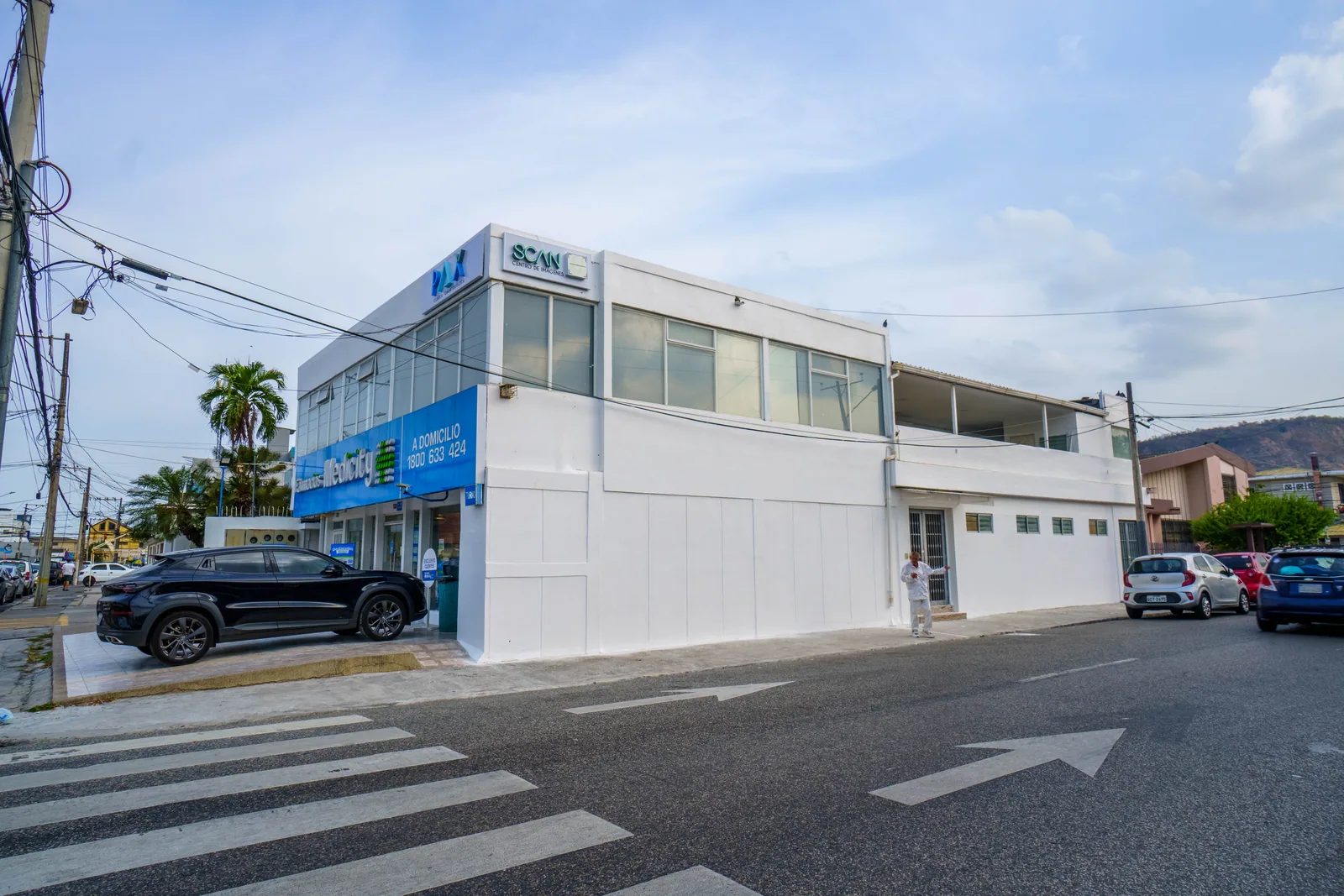 Oficina en alquiler planta alta ubicado en Urdesa, Norte de Guayaquil