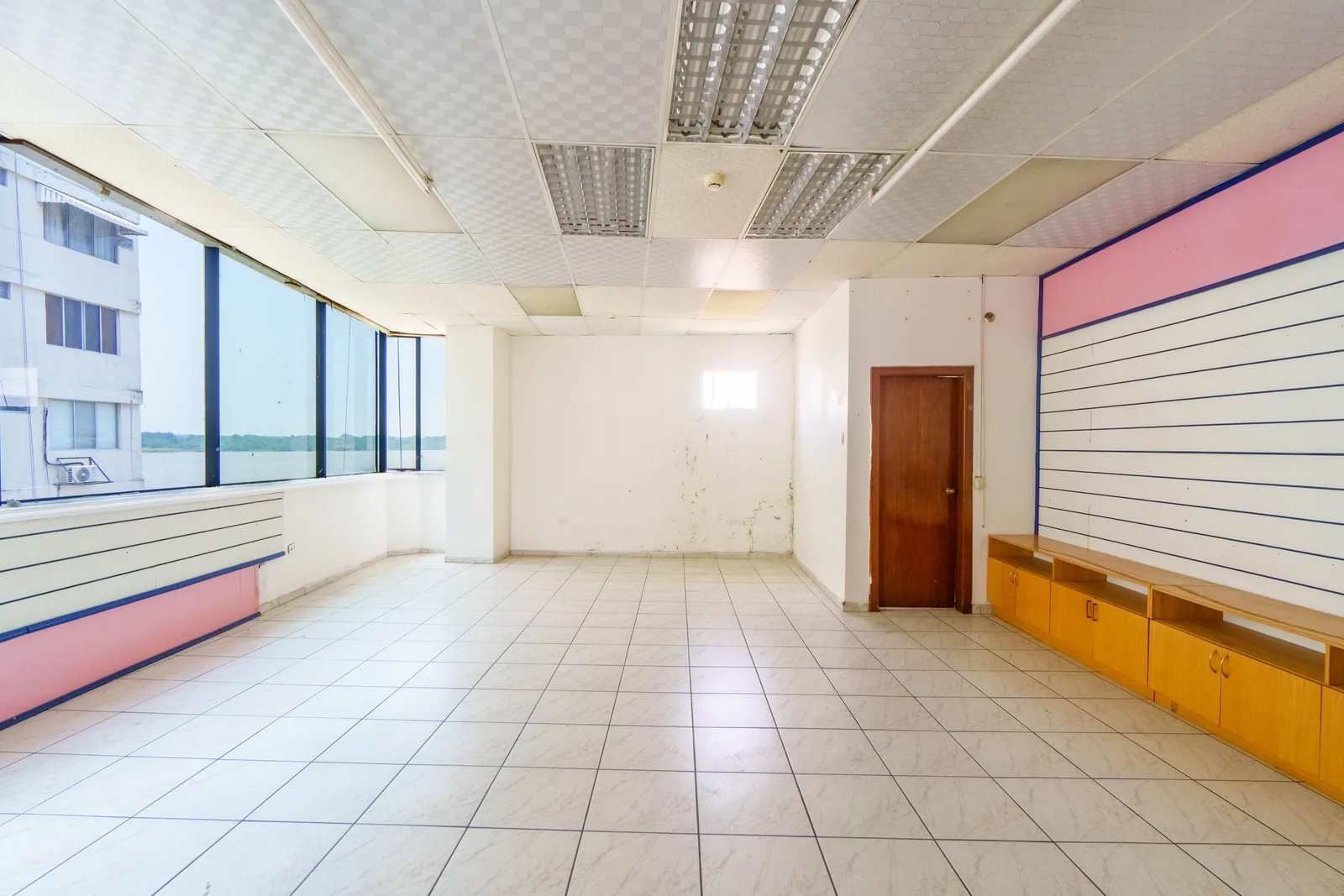 Oficina comercial en alquiler ubicado en Cc. El Dorado, Centro de Guayaquil – Foto 3