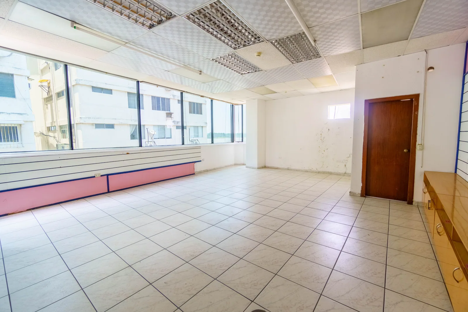 Oficina comercial en alquiler ubicado en Cc. El Dorado, Centro de Guayaquil – Foto 4