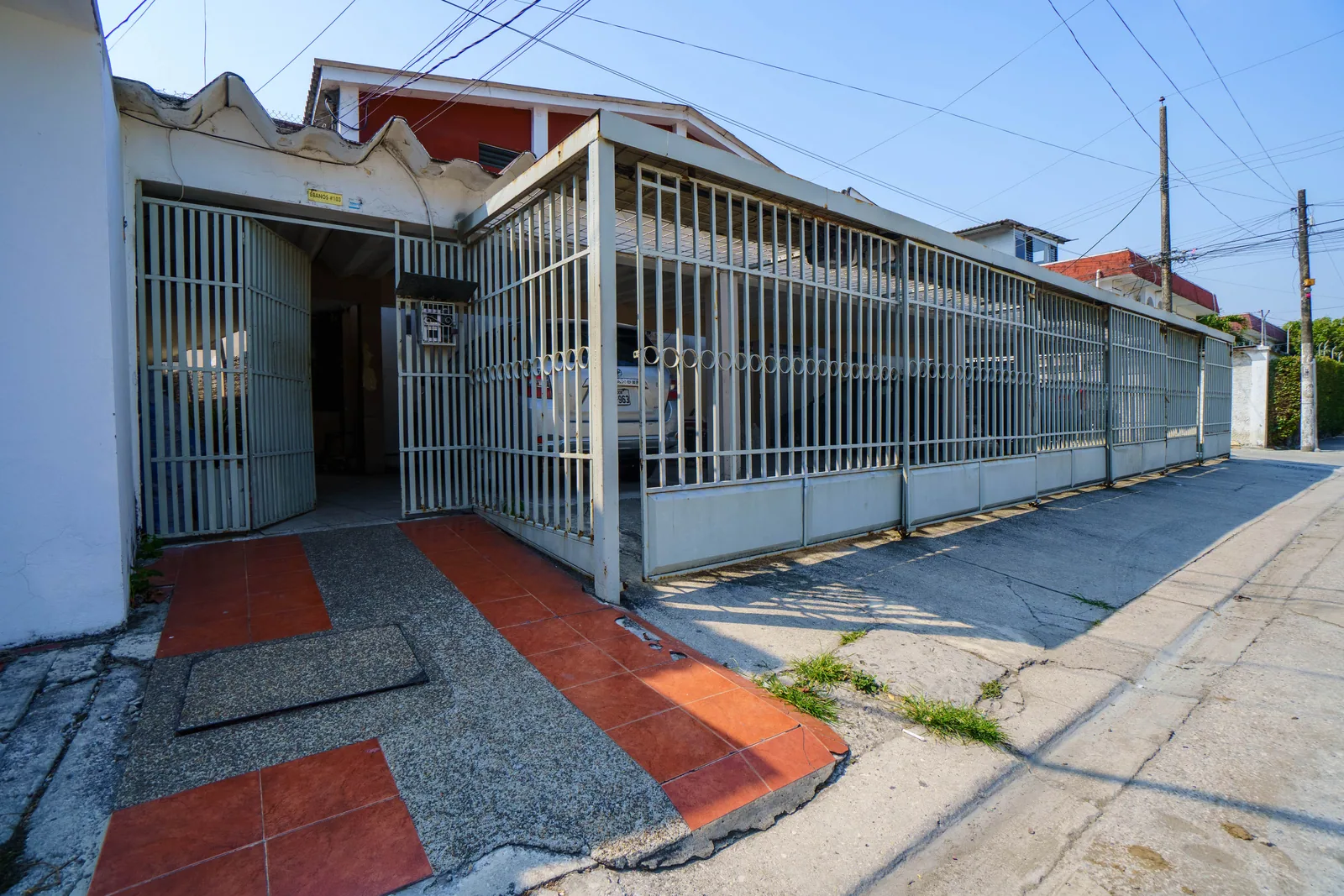 Casa en venta ubicada en conjunto cerrado en Urdesa, Norte de Guayaquil – Foto 2
