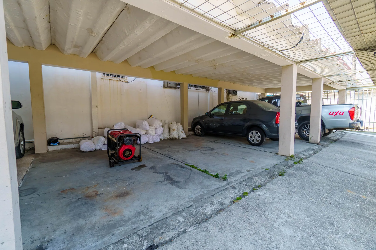 Casa en venta ubicada en conjunto cerrado en Urdesa, Norte de Guayaquil – Foto 3
