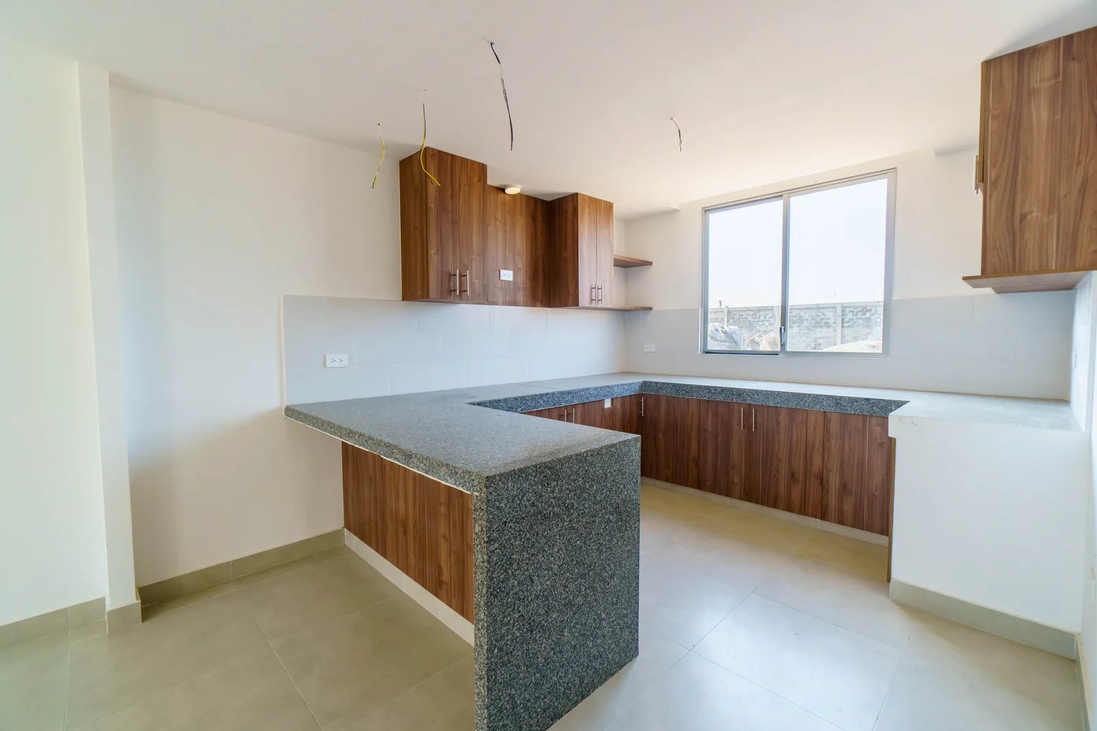 Casa en venta por estrenar con excelentes acabados en Urbanización Amalfi,  Vía la Aurora Km 5.5