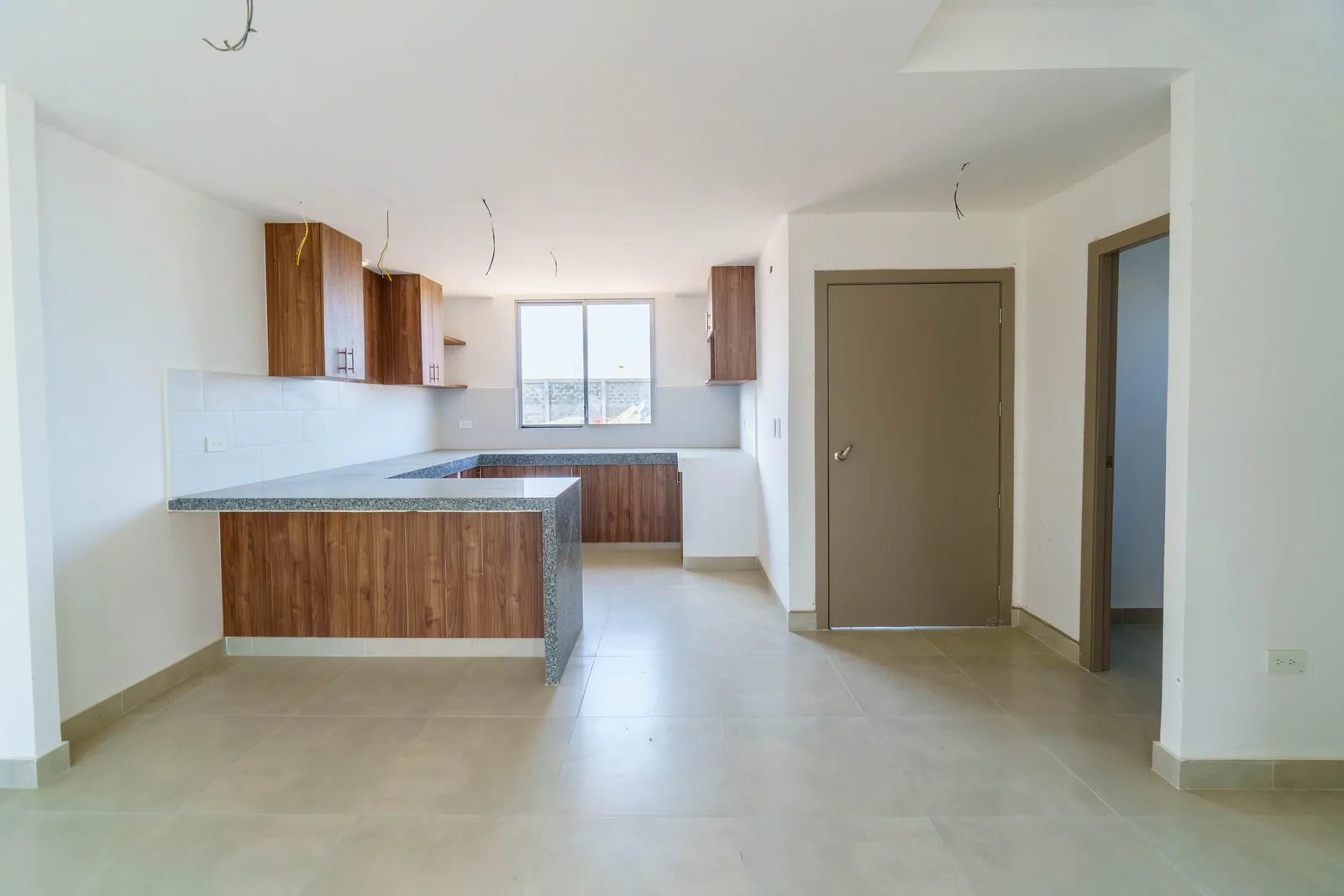 Casa en venta por estrenar con excelentes acabados en Urbanización Amalfi,  Vía la Aurora Km 5.5 – Foto 2