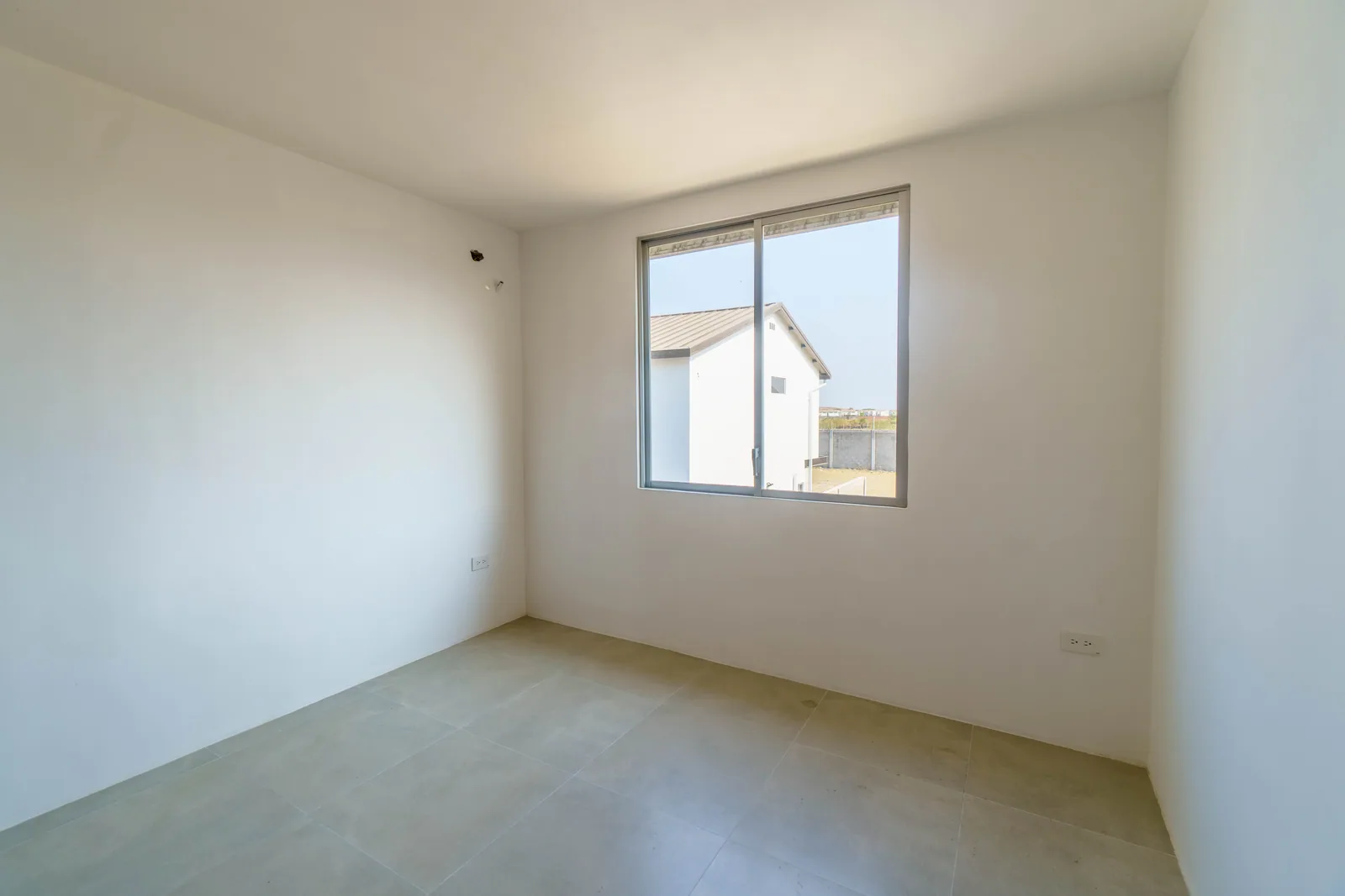 Casa en venta por estrenar con excelentes acabados en Urbanización Amalfi,  Vía la Aurora Km 5.5 – Foto 3