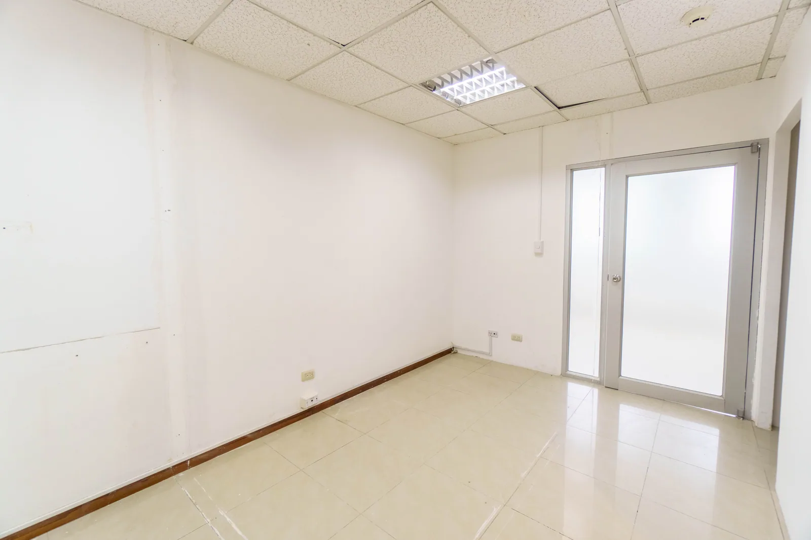 Oficina en alquiler, Trade Building, zona Mall del Sol – Foto 1