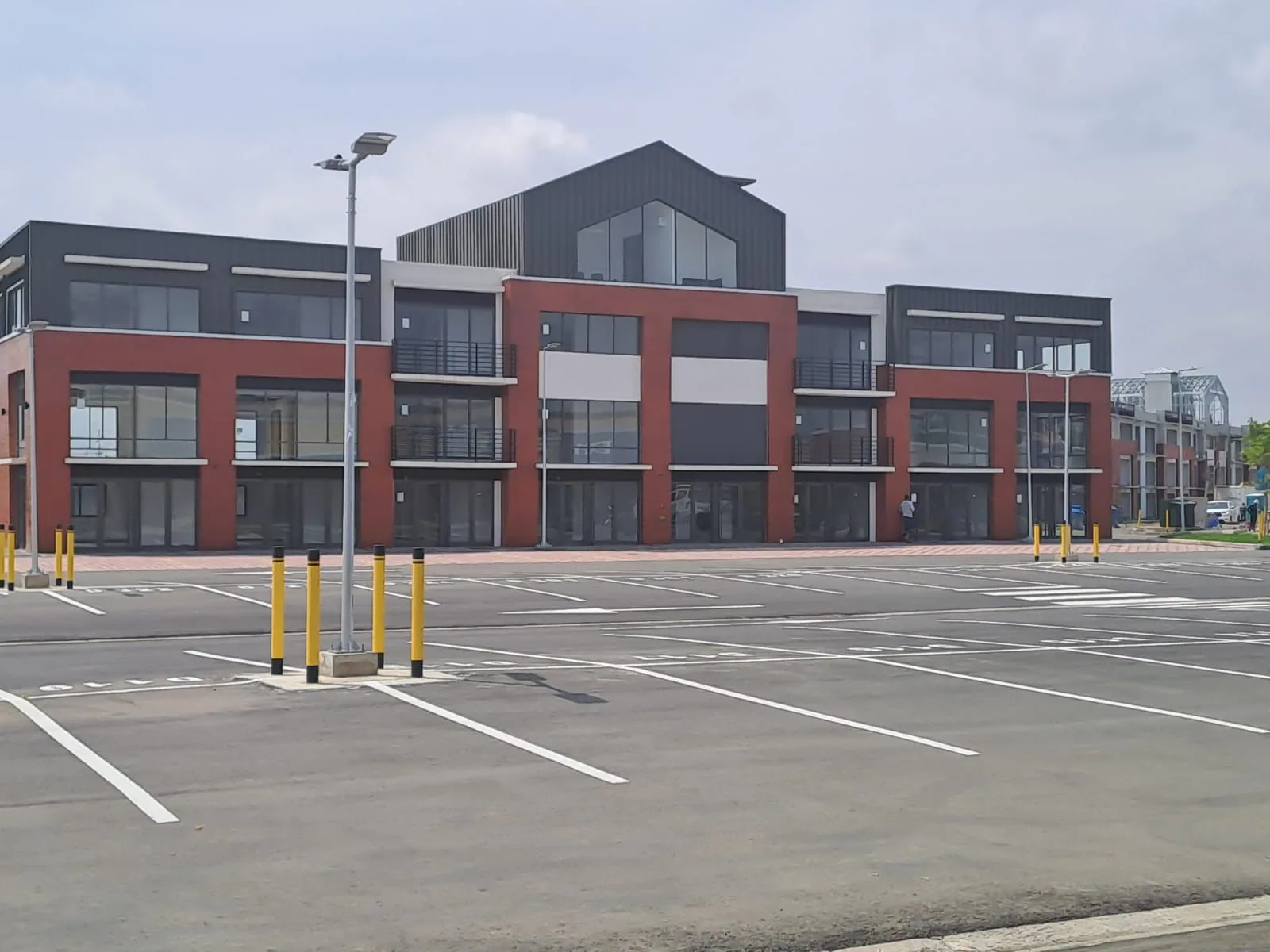 Venta de local u oficina en Almax, vía Samborondón – Foto 1