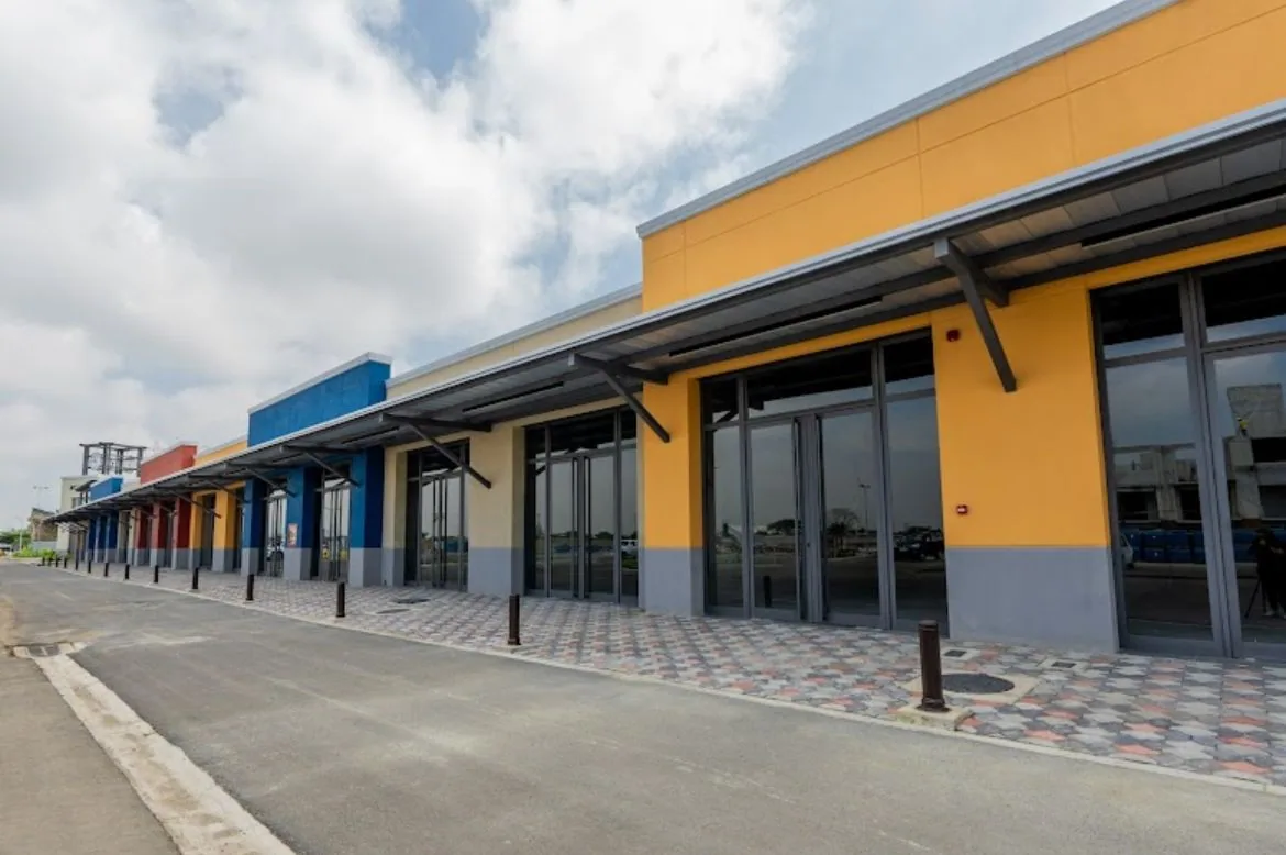 Venta de local u oficina en Almax, vía Samborondón – Foto 2