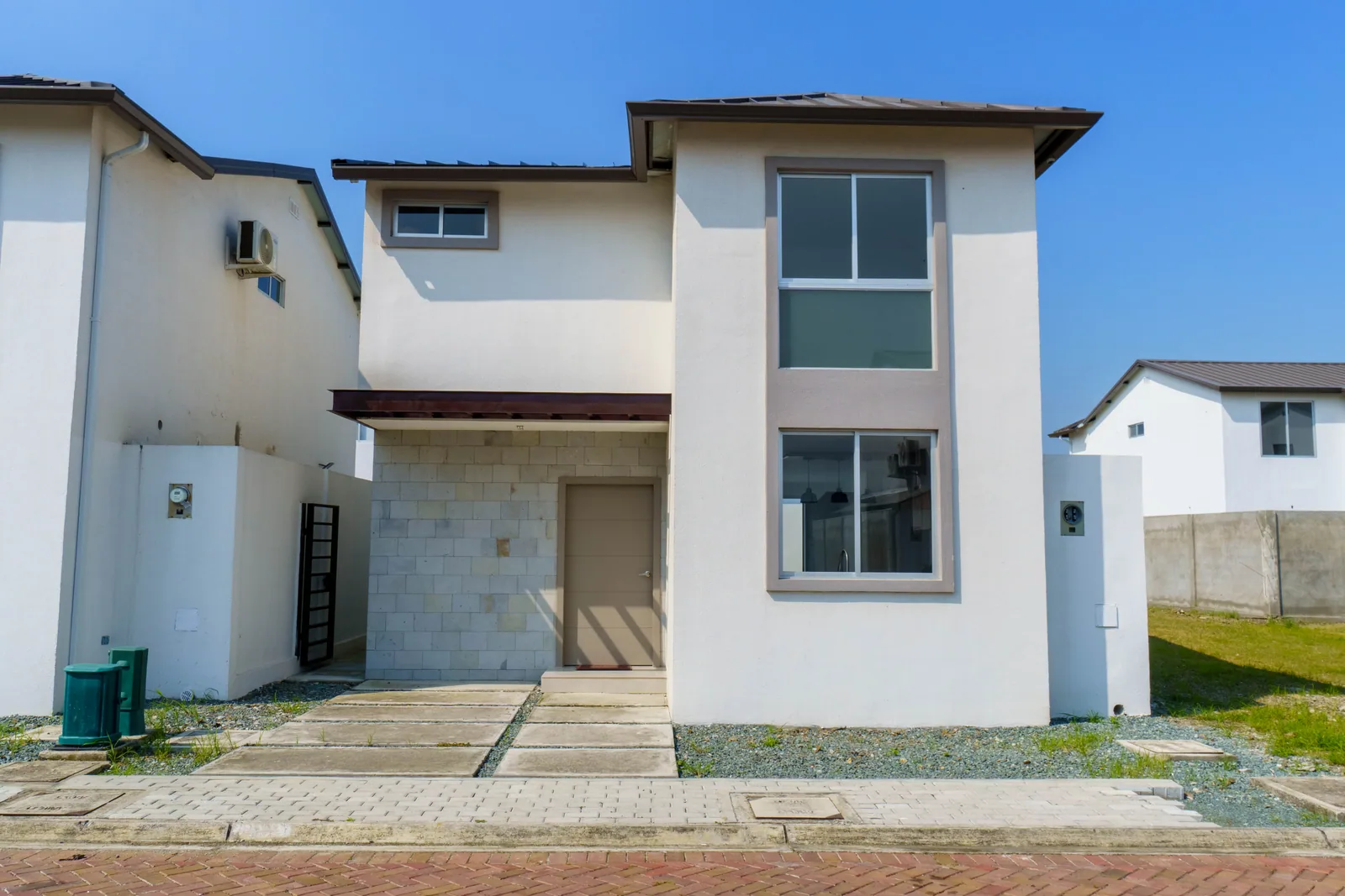 Casa en venta por estrenar con excelentes acabados en Urbanizacion Amalfi, Km 5.5 Vía la Aurora Salitre