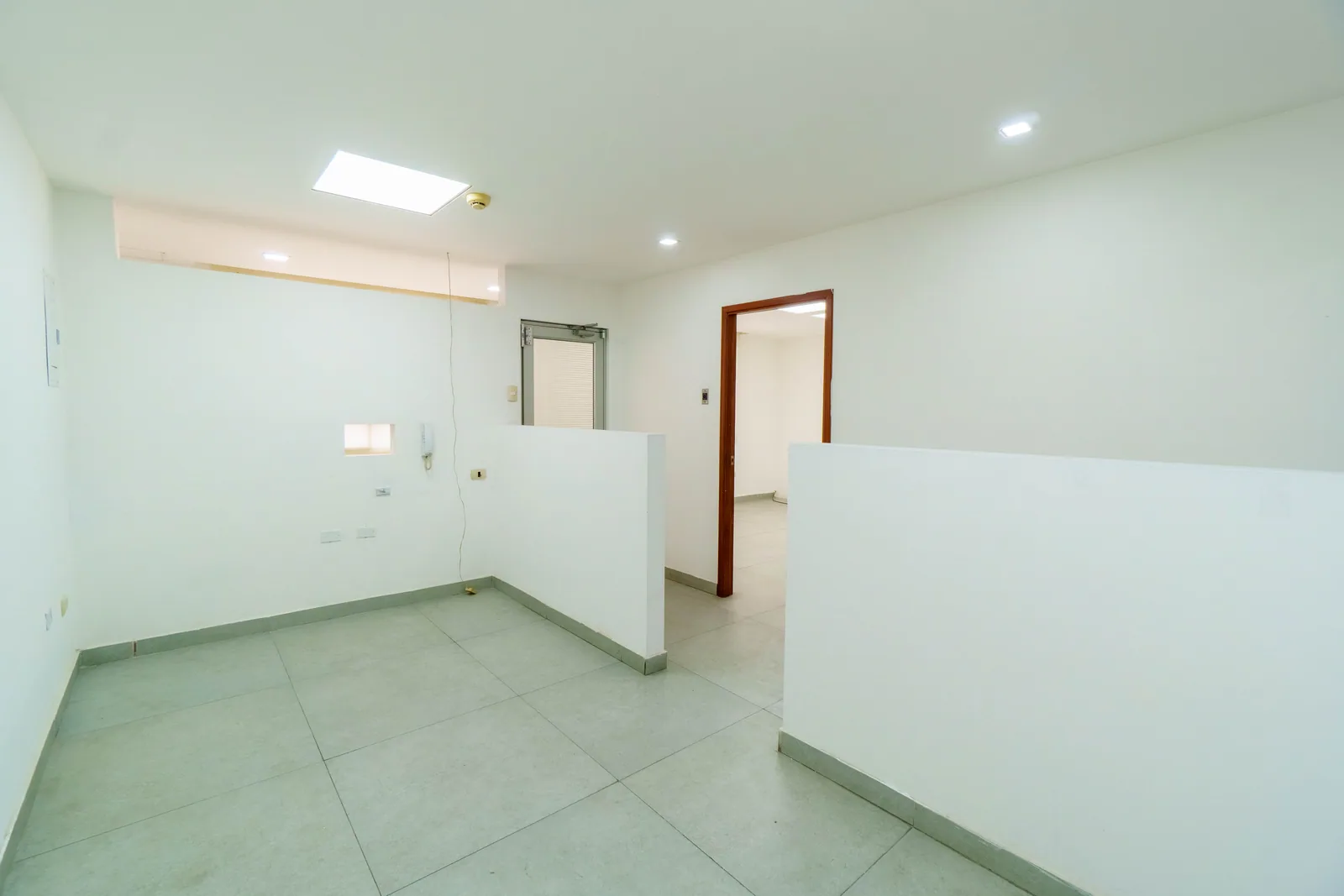 Oficina en venta, Av Las Américas, Edificio de Oficinas El Bucanero – Foto 5