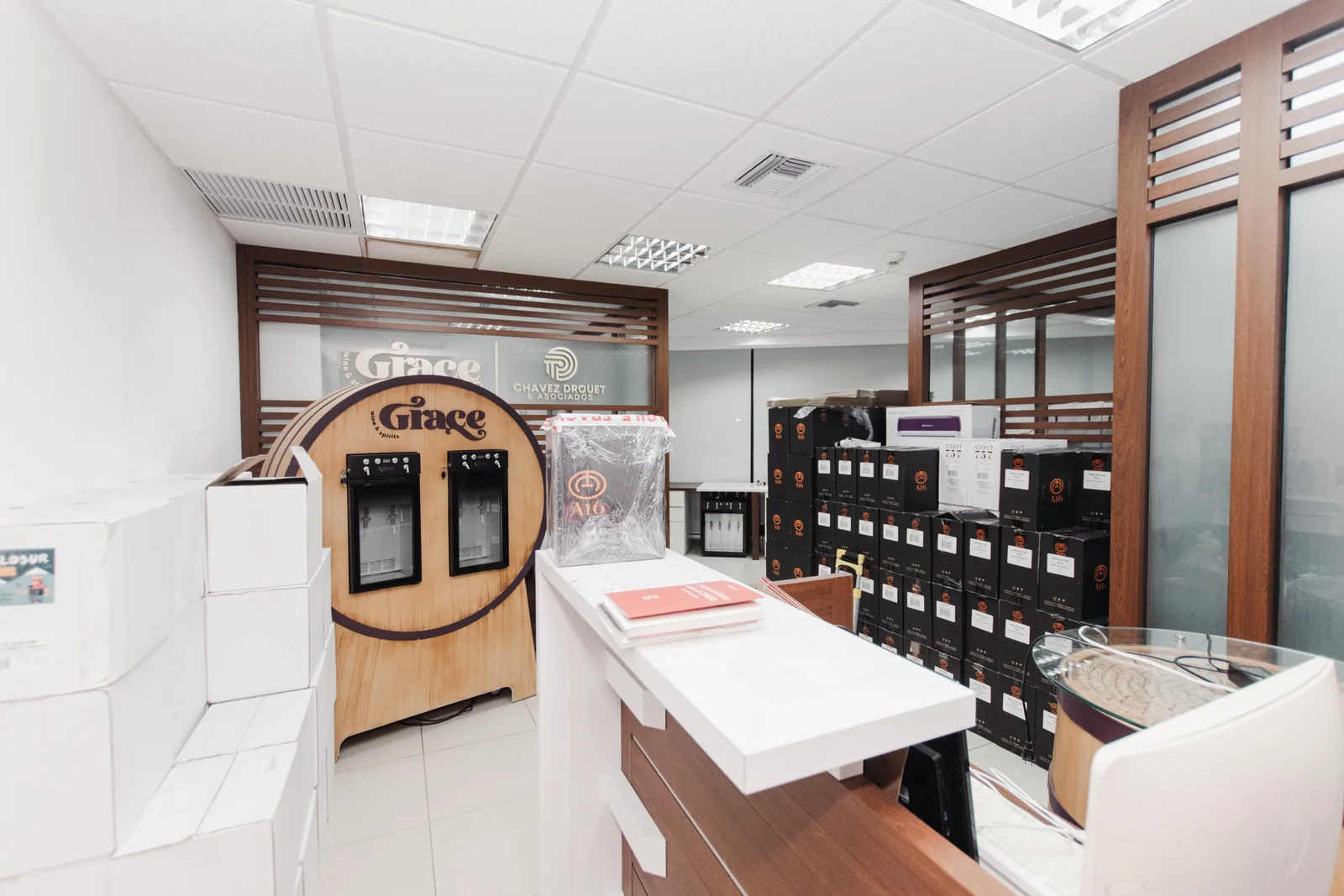 Oficina en venta Edificio Emporium, Pto. Santa Ana, centro de Guayaquil