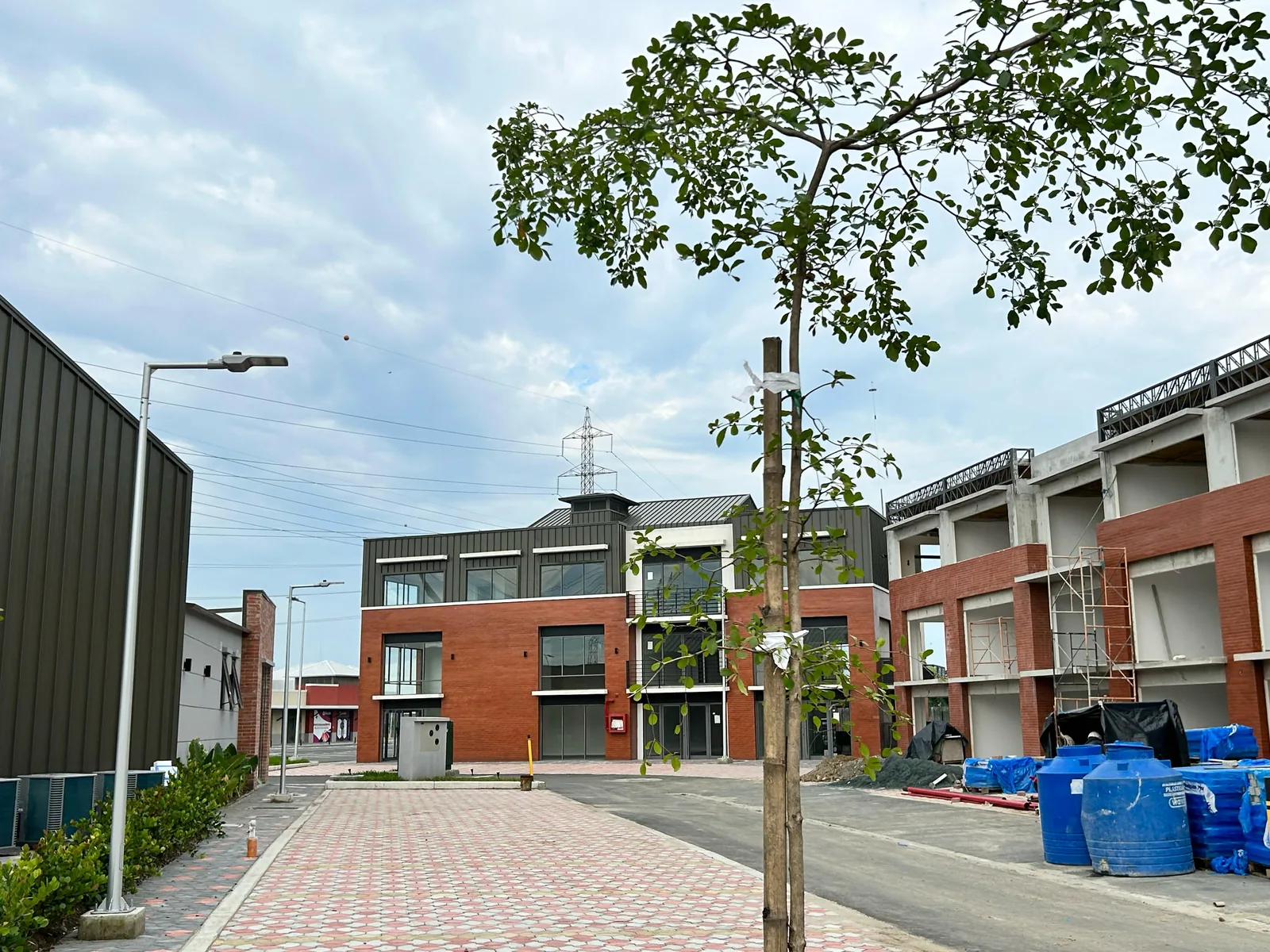 Oficina en venta ubicada en Almax Center, Km. 14.5 vía Samborondón – Foto 1
