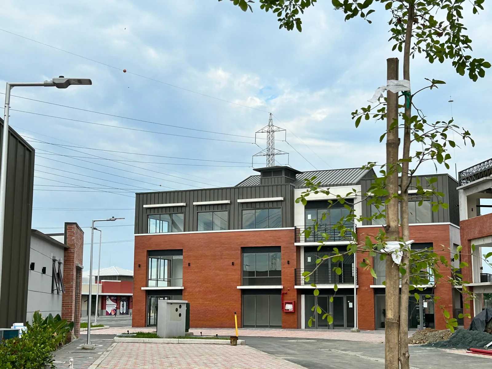 Oficina en venta ubicada en Almax Center, Km. 14.5 vía Samborondón – Foto 2