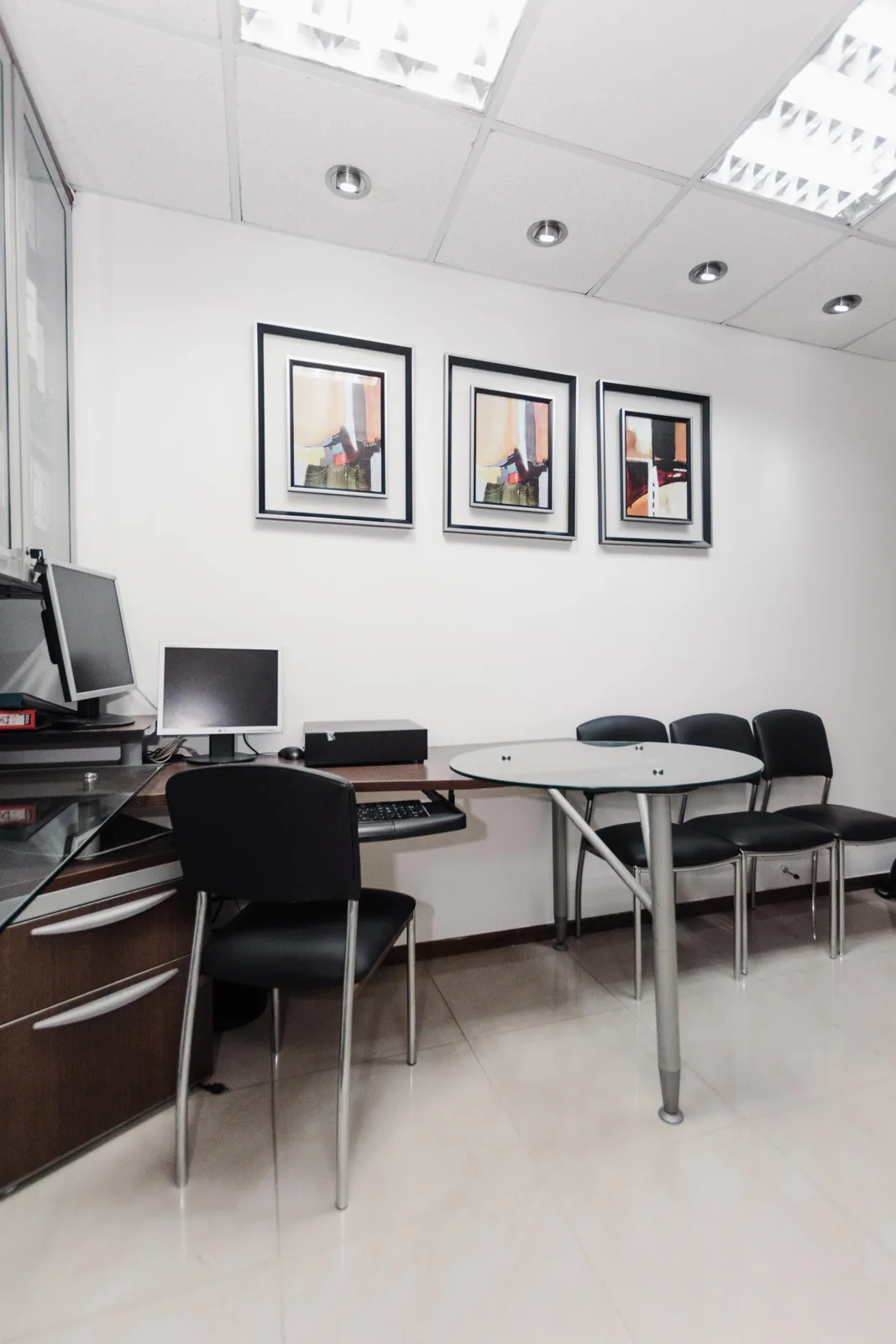 Oficina en venta Trade Building, cdla. Simon Bolivar, norte de Guayaquil – Foto 2