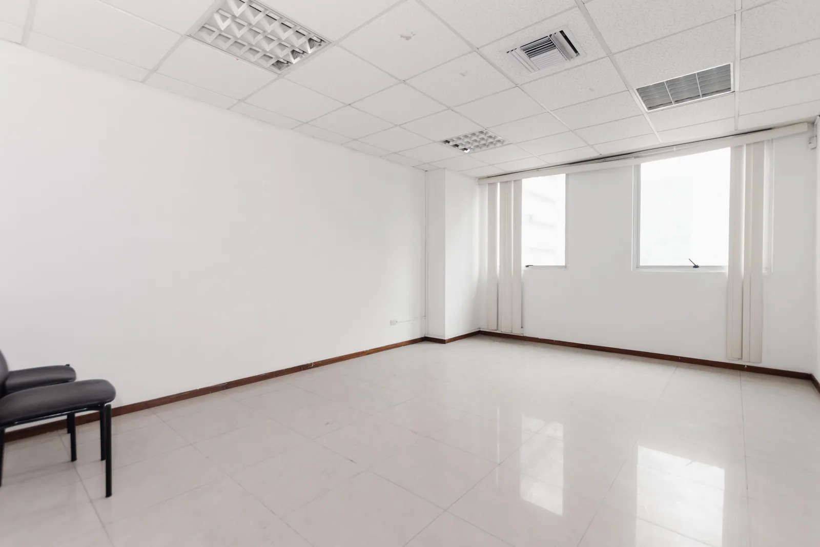 Oficina en venta Trade Building, Ciudad del Sol, Cdla. Simon Bolivar – Foto 2