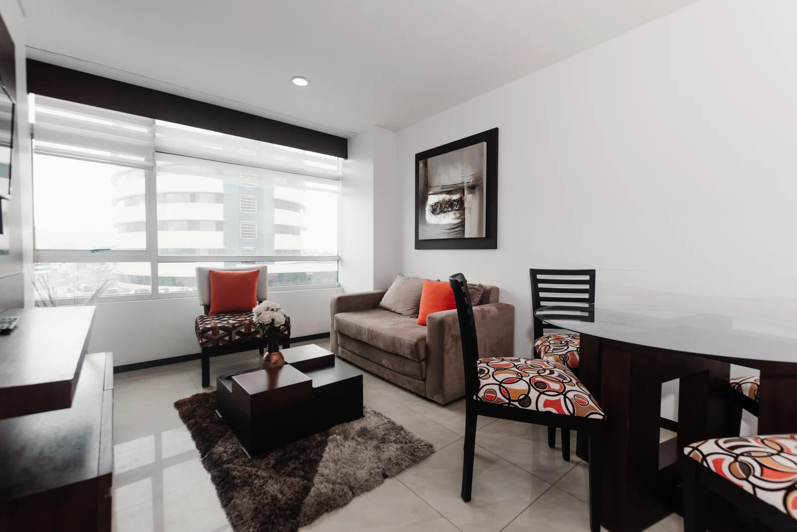 Suite en alquiler amoblada ubicado en Edificio Elite Building. sector Mall del Sol, Norte de Guayaquil – Foto 1