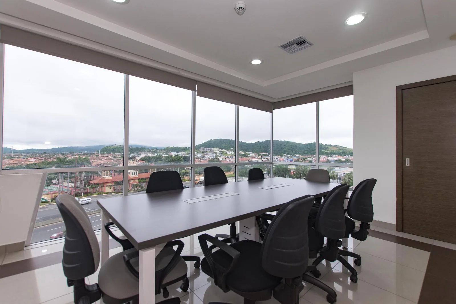 Oficina en venta en Centro Empresarial River Plaza, av. Leon Febres Cordero, vía Aurora – Foto 3