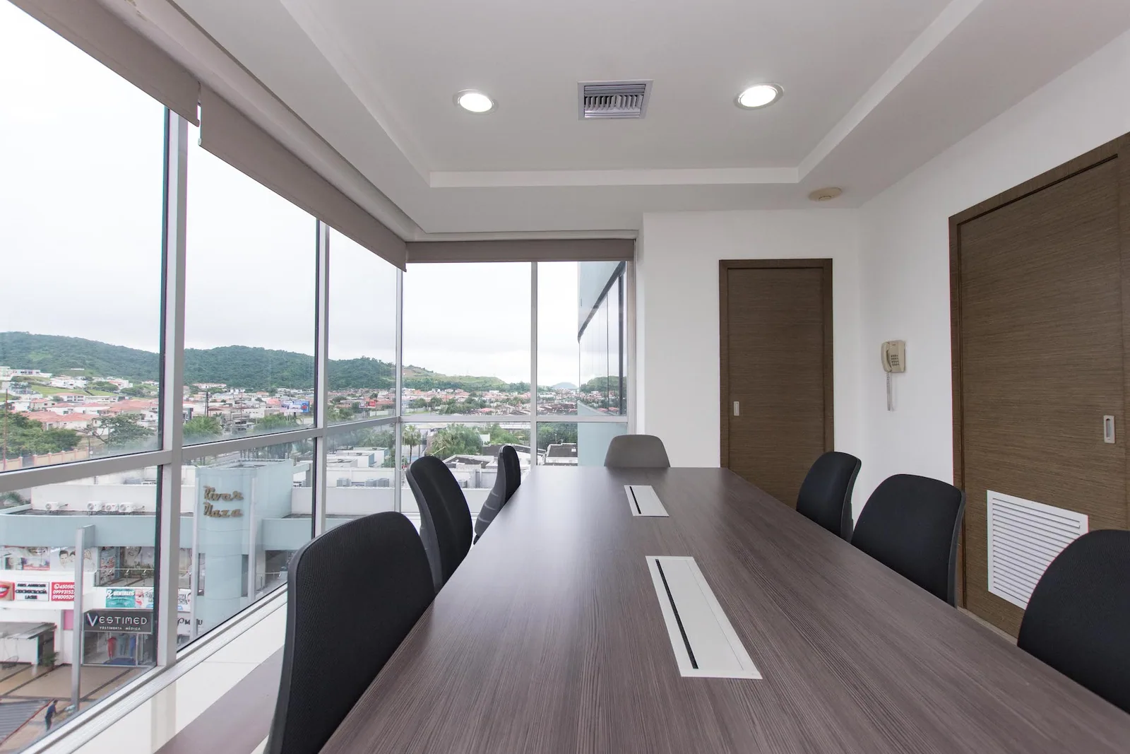Oficina en venta en Centro Empresarial River Plaza, av. Leon Febres Cordero, vía Aurora – Foto 4