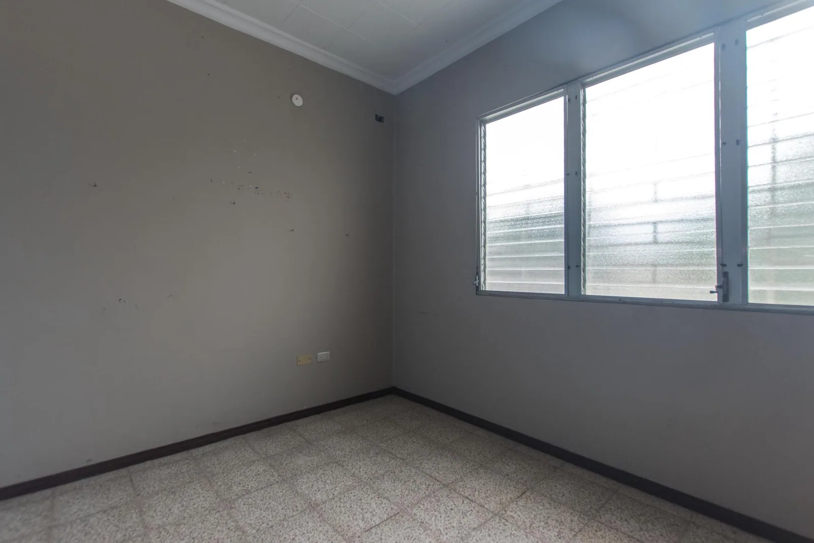 Propiedad comercial, oficinas, consultorios, Urdesa Central, calle Circunvalacion sur y costanera – Foto 2