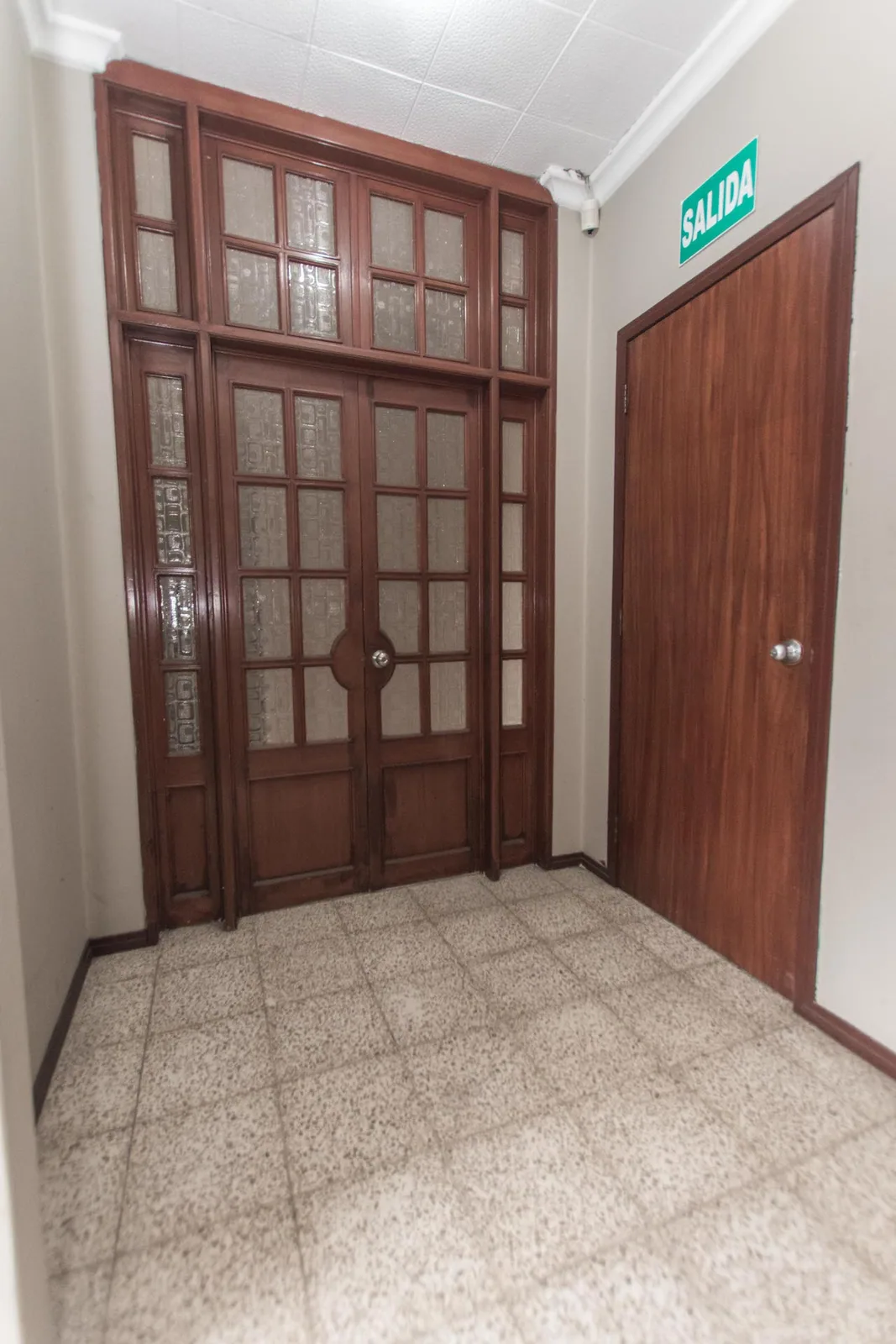 Propiedad comercial, oficinas, consultorios, Urdesa Central, calle Circunvalacion sur y costanera – Foto 5