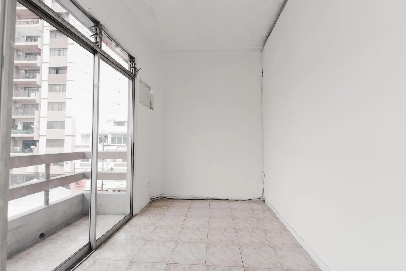 Departamento en alquiler planta alta con una excelente vista del centro de Guayaquil – Foto 2