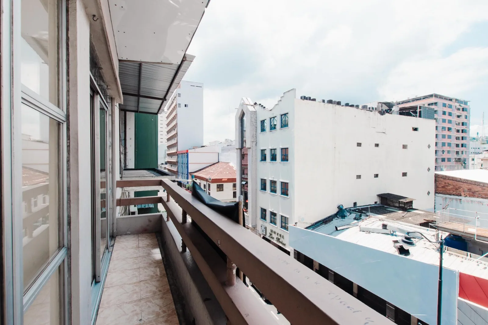 Departamento en alquiler planta alta con una excelente vista del centro de Guayaquil – Foto 4