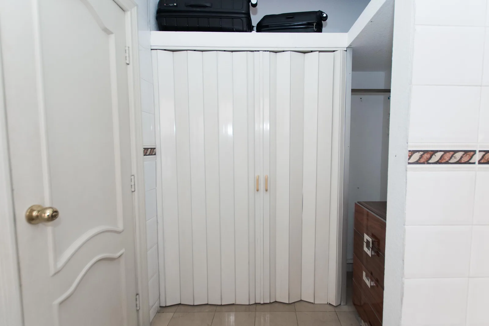 Suite en alquiler amoblada en Urb. Rio Guayas Club, norte de Guayaquil – Foto 4