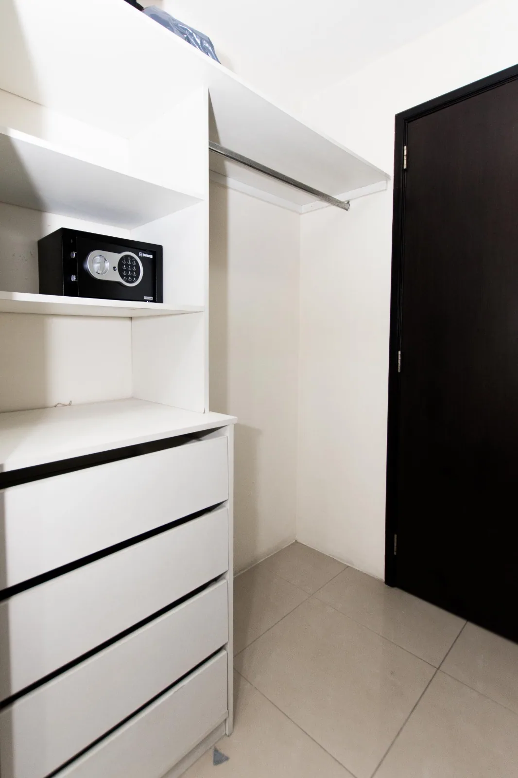 Departamento amoblado en alquiler en Torre del Sol, norte de Guayaquil – Foto 3