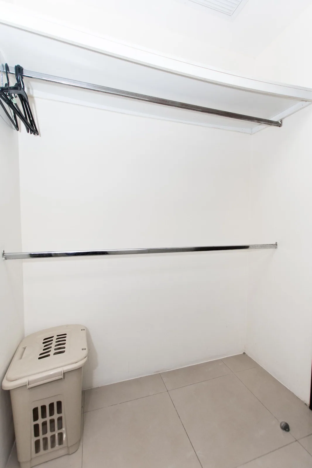 Departamento amoblado en alquiler en Torre del Sol, norte de Guayaquil – Foto 4