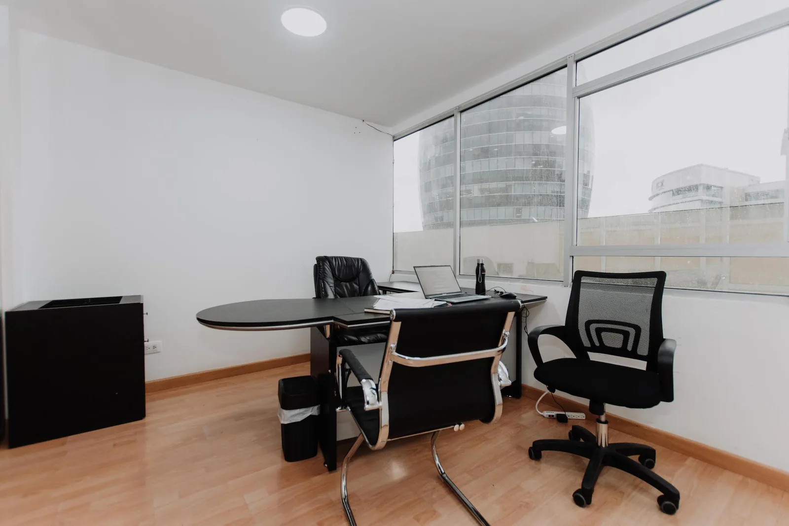 Oficina en venta Edificio Equilibrium, zona Mall del Sol, Norte de Guayaquil – Foto 1