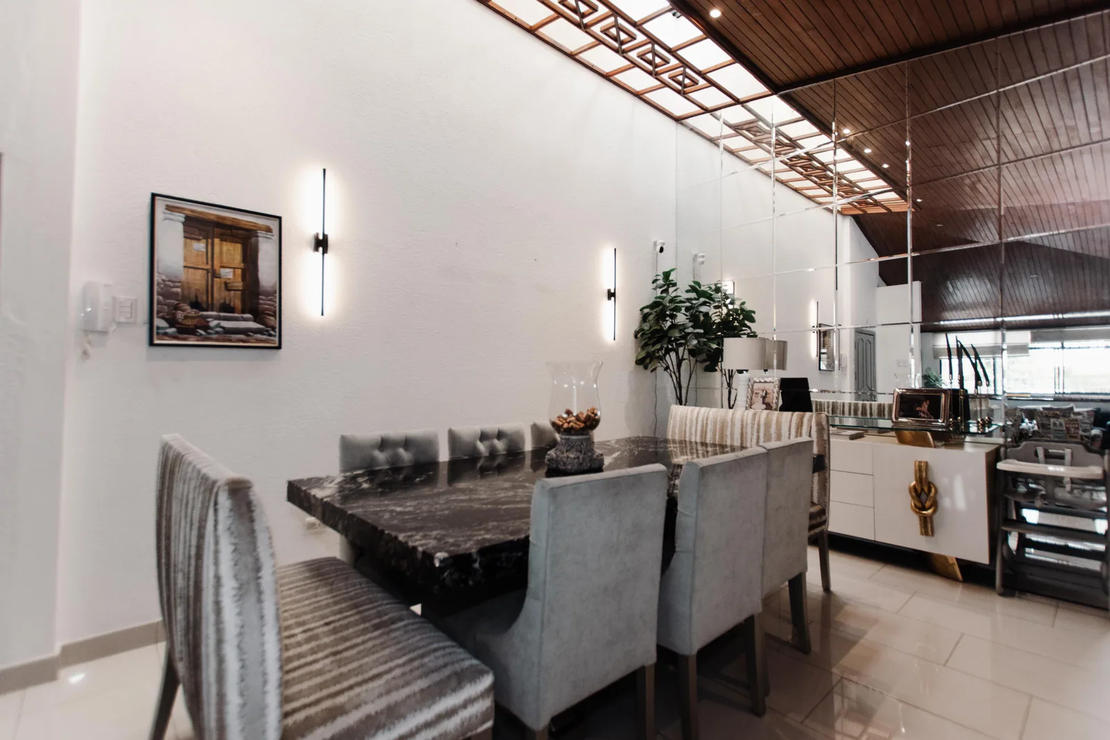 Venta de departamento remodelado en Urbanización Santa Cecilia, Ceibos – Foto 1
