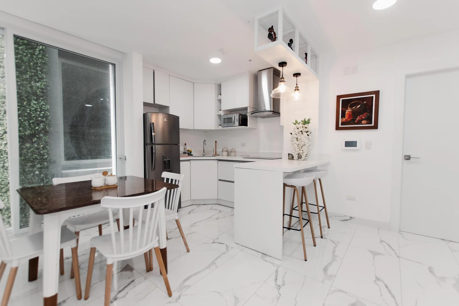 Departamento de estreno en venta ubicado en Torres de la Costa, km 11 vía a la Costa
