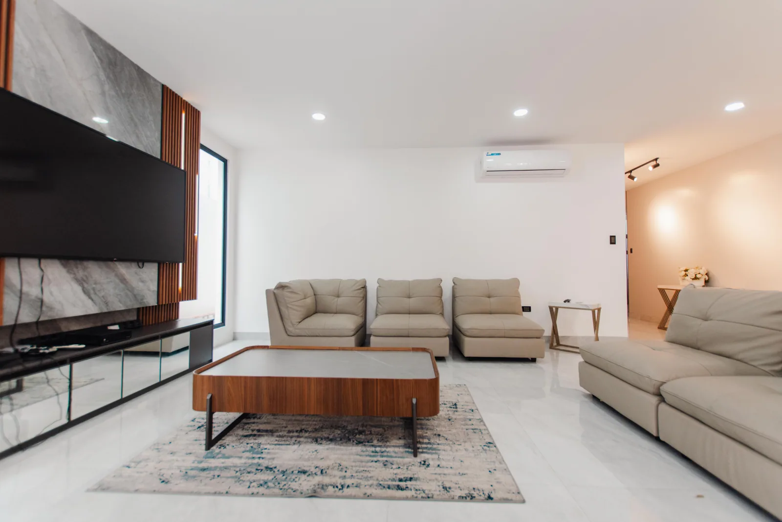 Casa de estreno 5 habitaciones en venta, Urbanización Santa María de Casa Grande, Av. Febres Cordero, Aurora – Foto 1