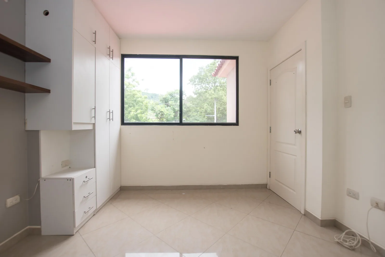 Casa de 4 habitaciones en venta urbanización Portal al Sol, vía a la Costa – Foto 3