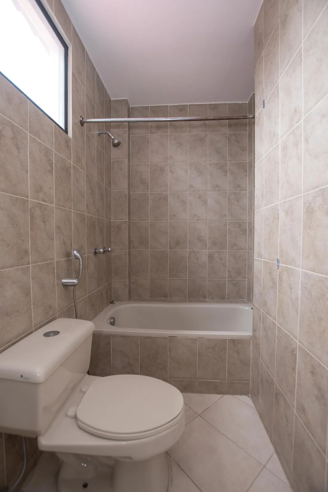 Casa de 4 habitaciones en venta urbanización Portal al Sol, vía a la Costa – Foto 4