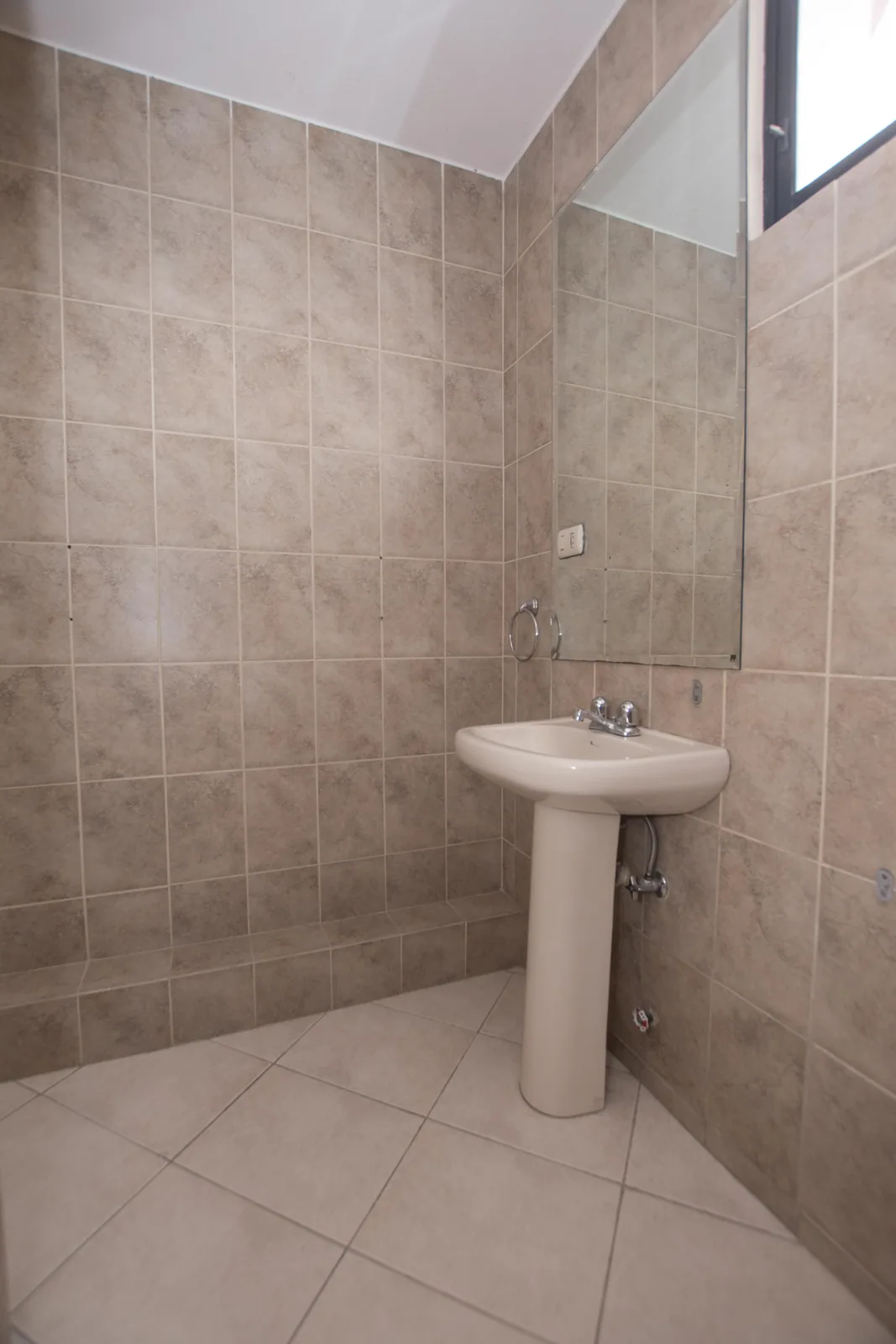 Casa de 4 habitaciones en venta urbanización Portal al Sol, vía a la Costa – Foto 5