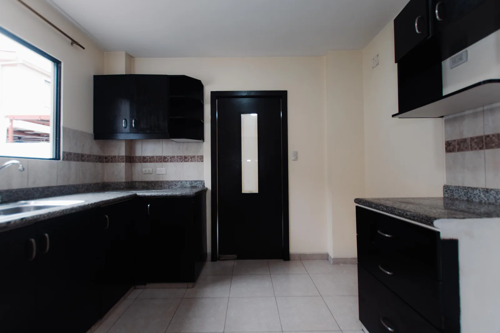 Casa en alquiler ubicada en Urbanización La Romareda, av. Narcisa de Jesús – Foto 2